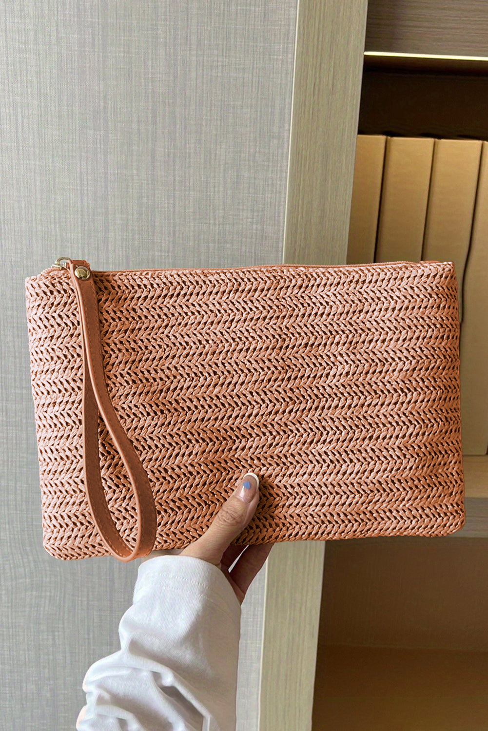 Grand portefeuille zippé avec dragonne en paille tissée