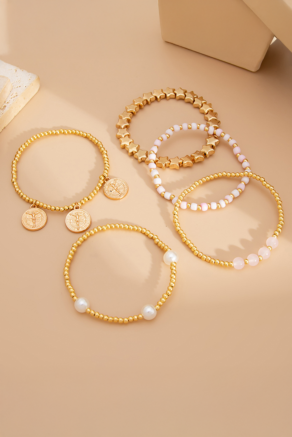 Mehrlagiges Armband-Set mit Scheiben, Perlen und Sternen