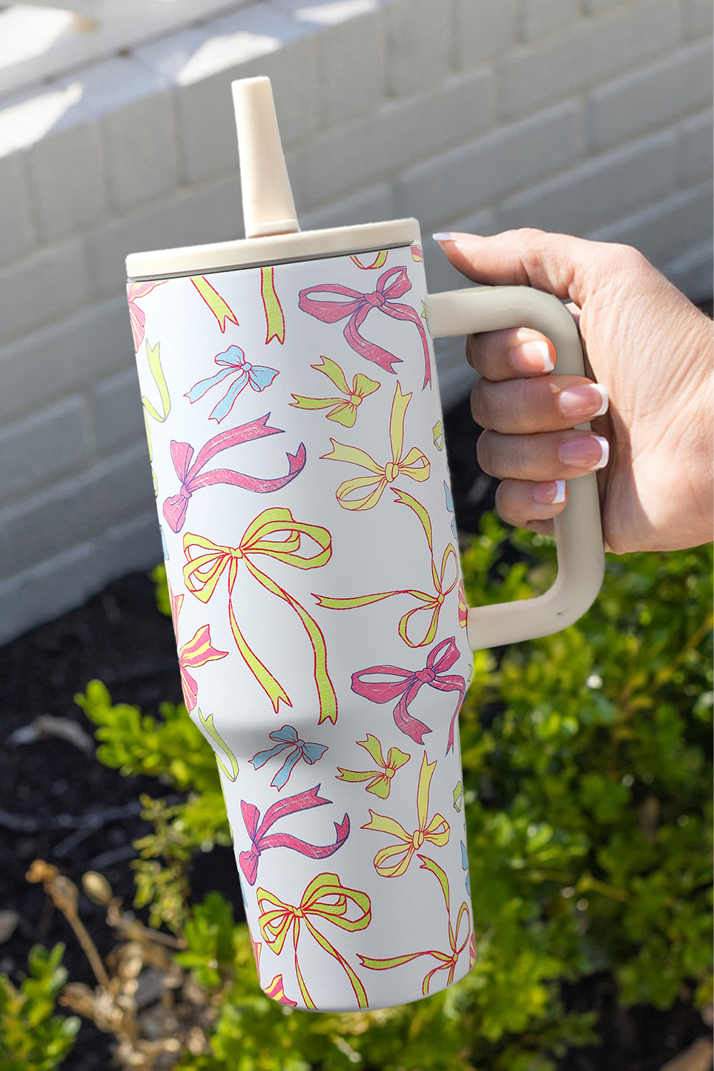 Gobelet isolant en paille avec poignée et imprimé nœud papillon, 1 134 ml