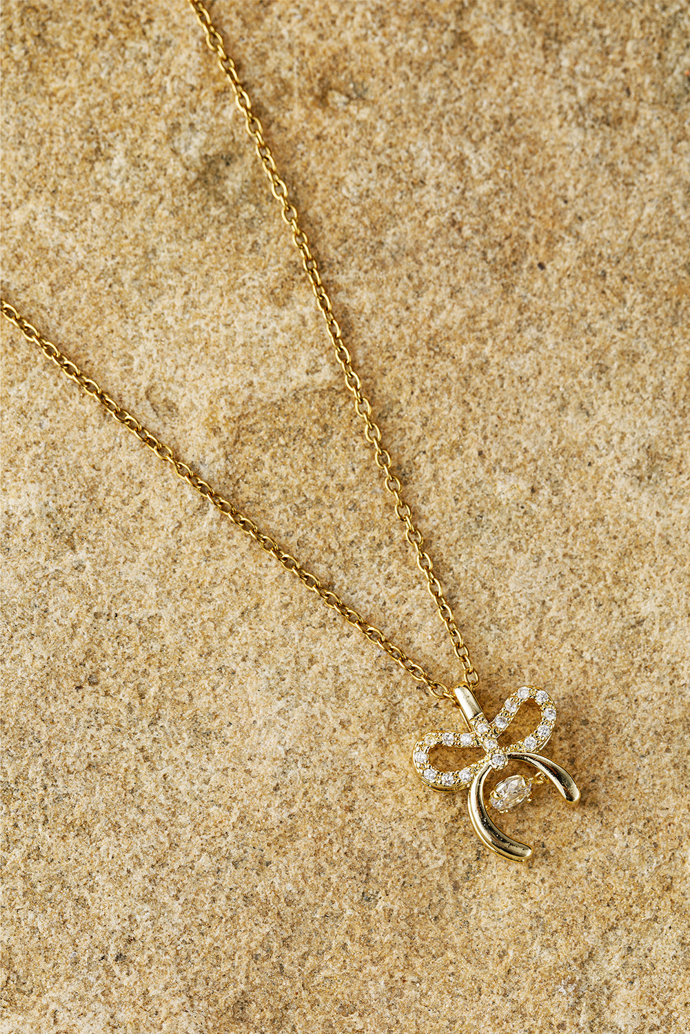Collier en alliage plaqué avec pendentif nœud papillon en strass