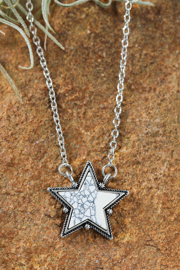 Collier chaîne avec pendentif en forme d'étoile