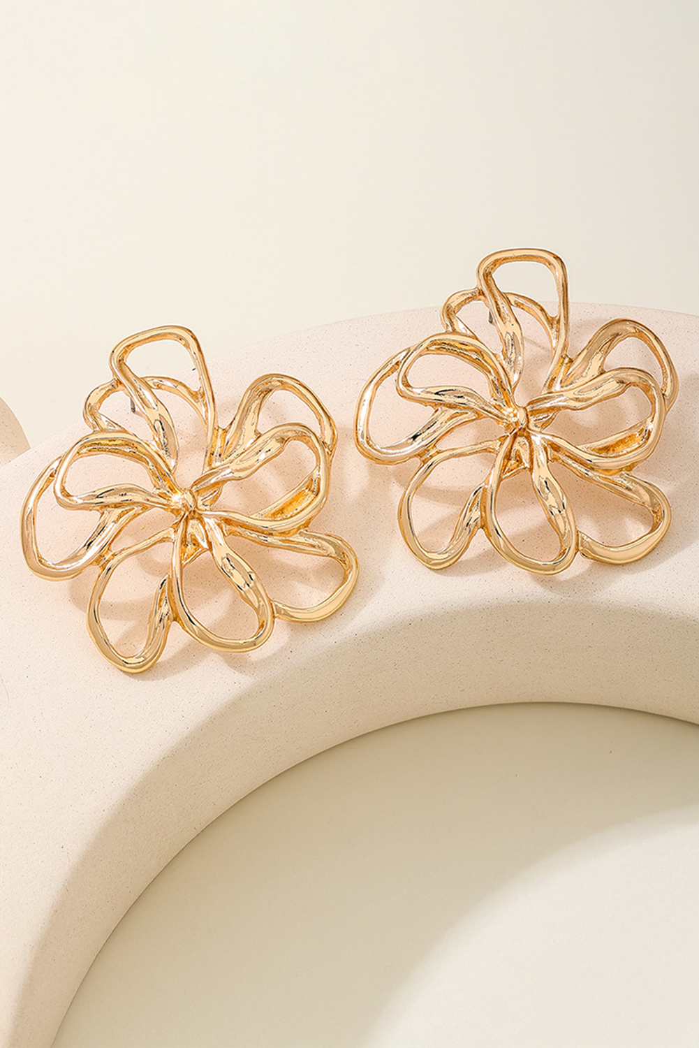Boucles d'oreilles tendance en alliage plaqué en forme de fleur
