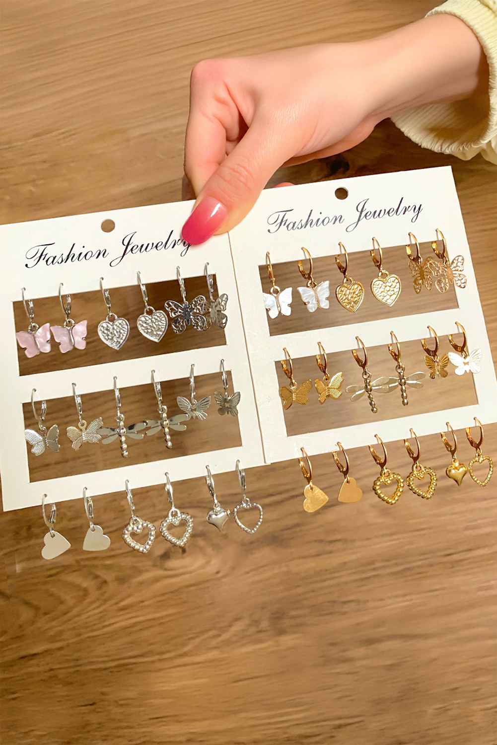 Boucles d'oreilles à crochet plaquées avec pendentif en forme de cœur et papillon