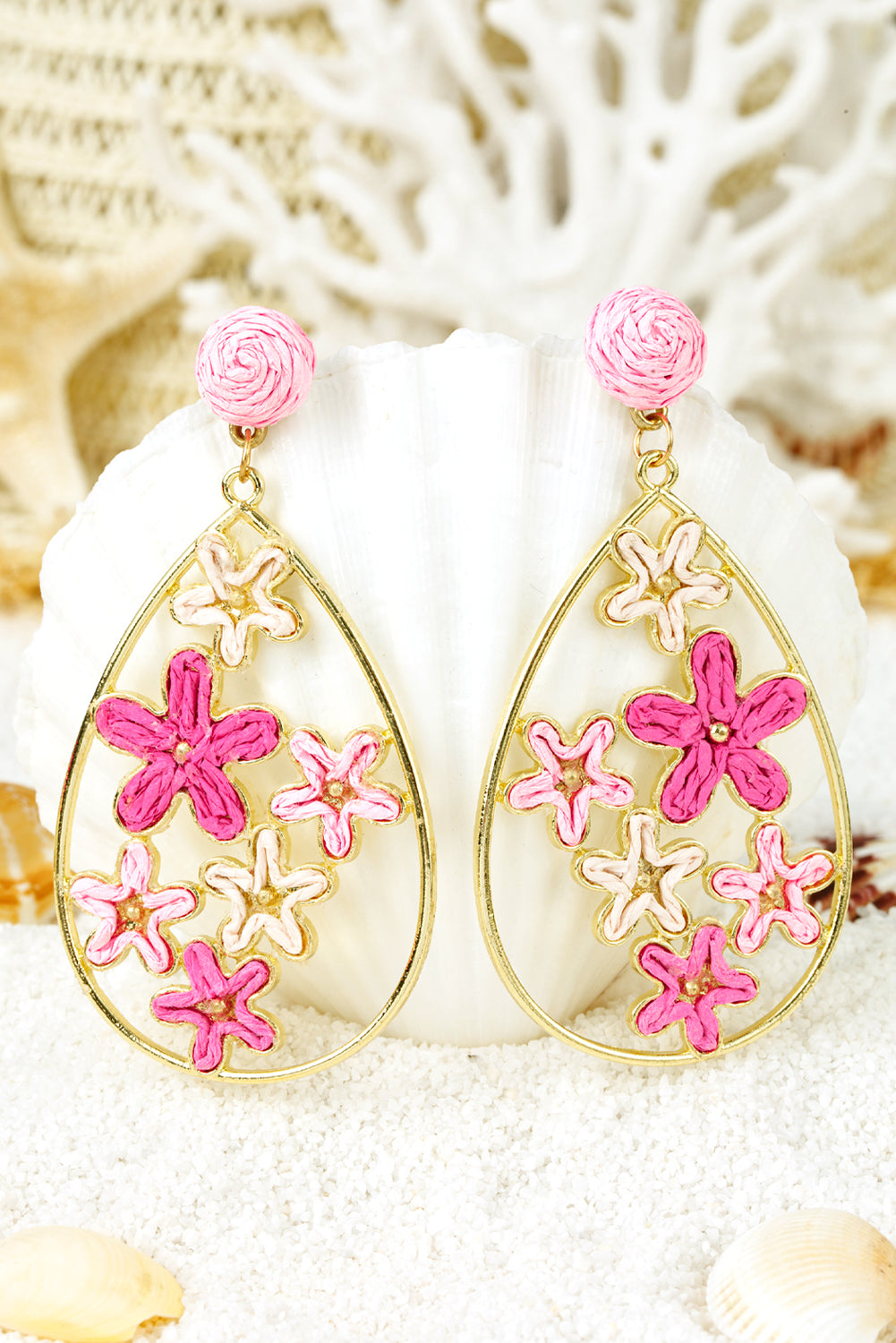 Geflochtene, vergoldete Wassertropfen-Ohrringe mit Blumenmotiv