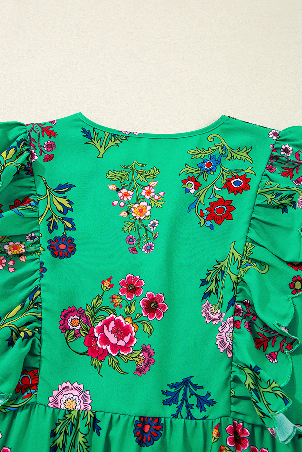 Robe mini boutonnée à volants et manches trois-quarts fleuries