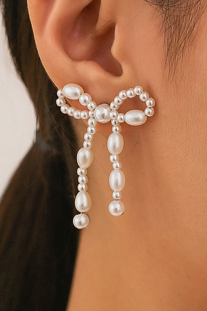 Boucles d'oreilles cloutées en perles et nœud papillon