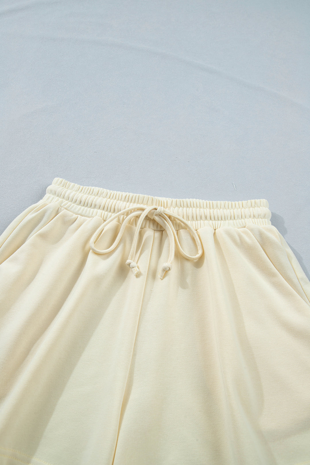 White Contrast Leopard Bow Patched V Neck Loose Tee Drawstring Shorts 2pcs Outfit