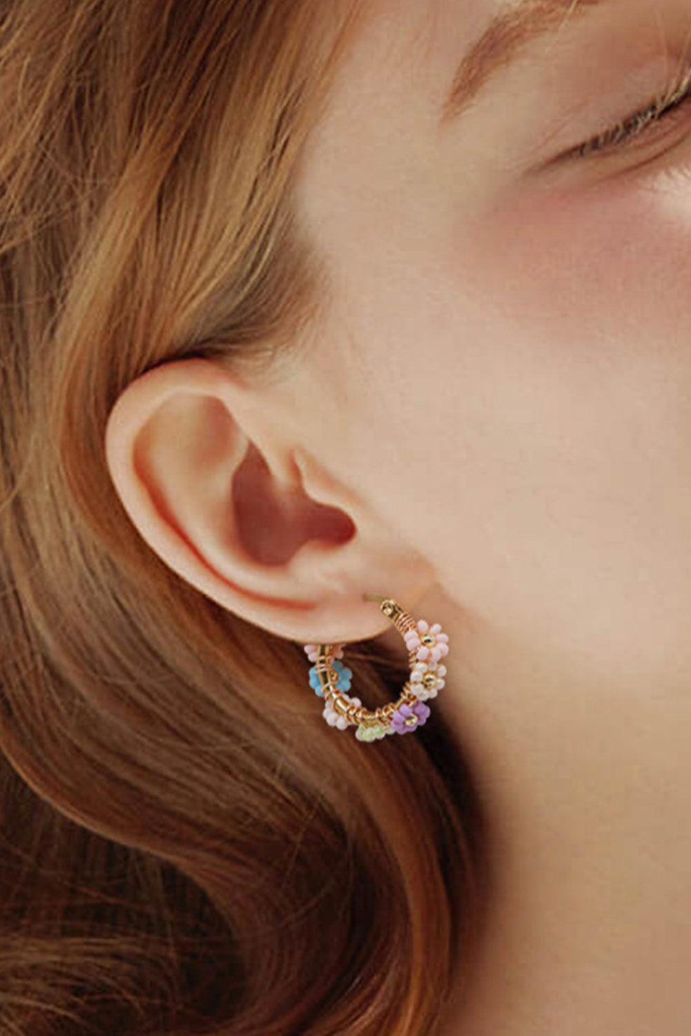 Boucles d'oreilles créoles en alliage avec fleurs perlées