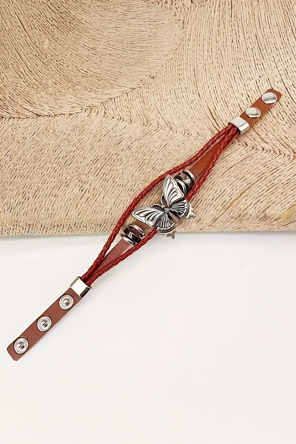 Bracelet à bouton-pression tressé en similicuir exotique avec décor papillon rétro 