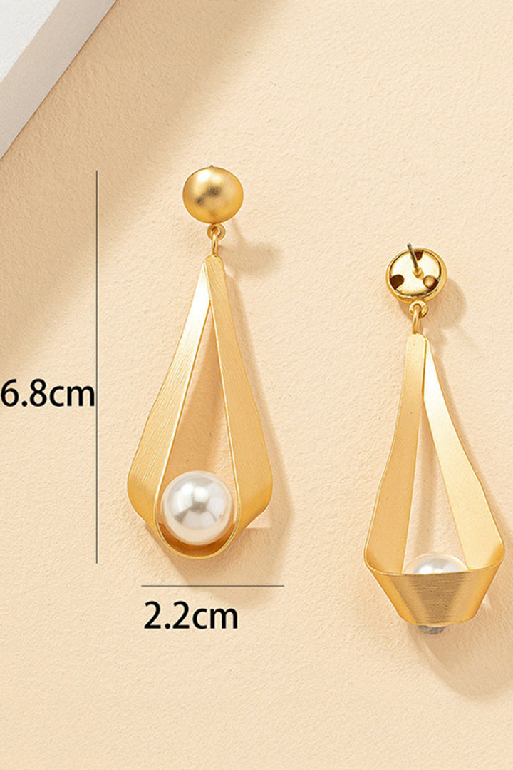 Ohrstecker mit Perlendekor und vergoldetem Anhänger