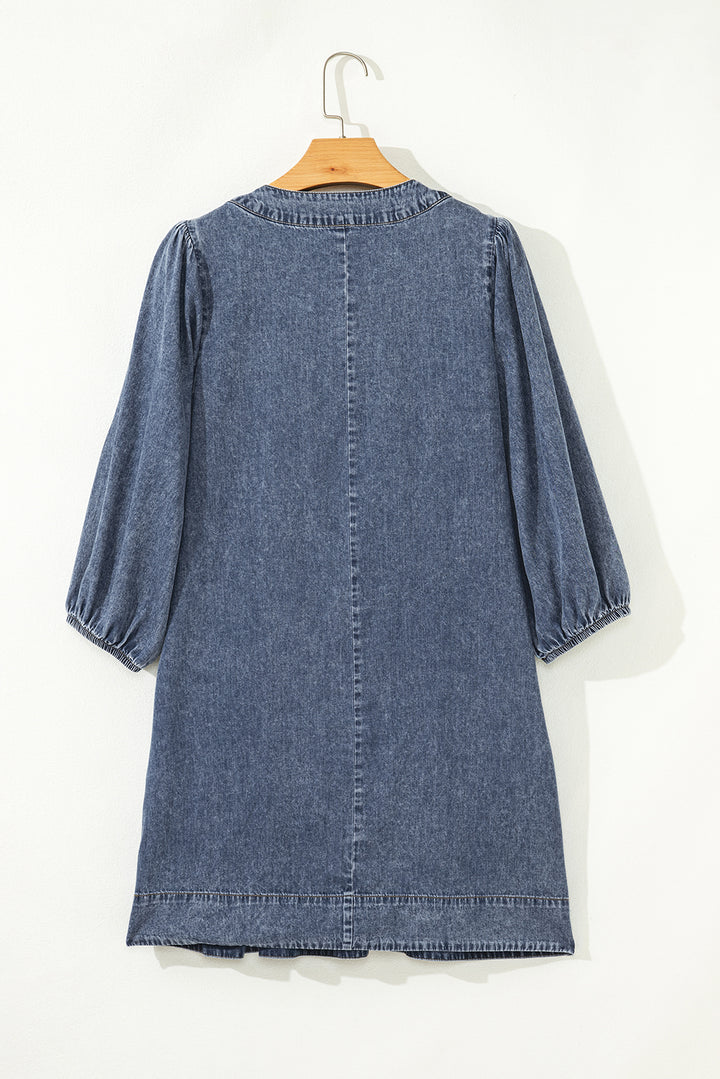Robe mini en jean plissée à manches 3/4 et col en V noué