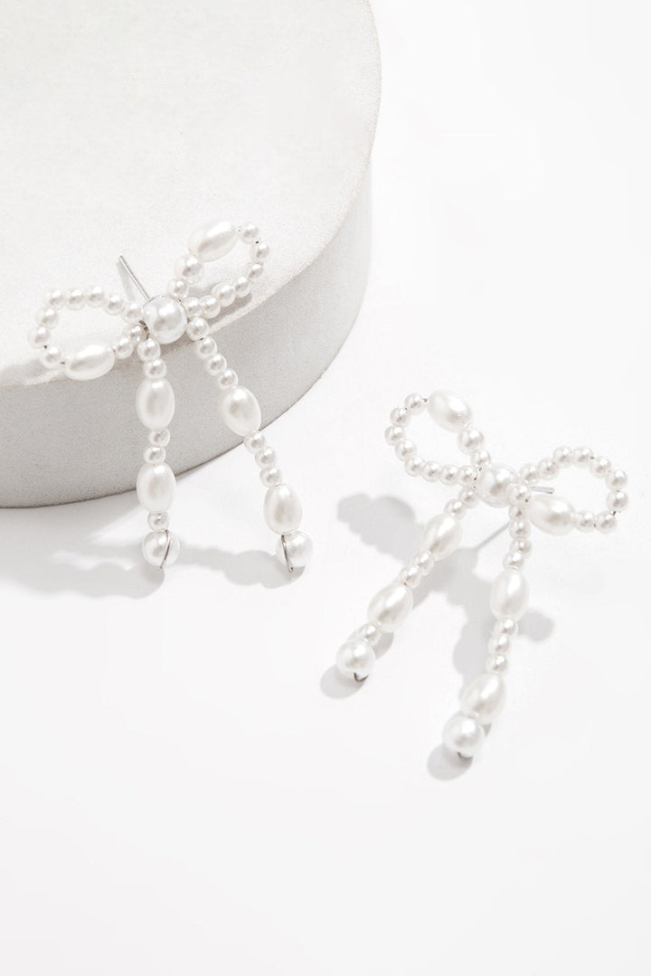 Boucles d'oreilles cloutées en perles et nœud papillon