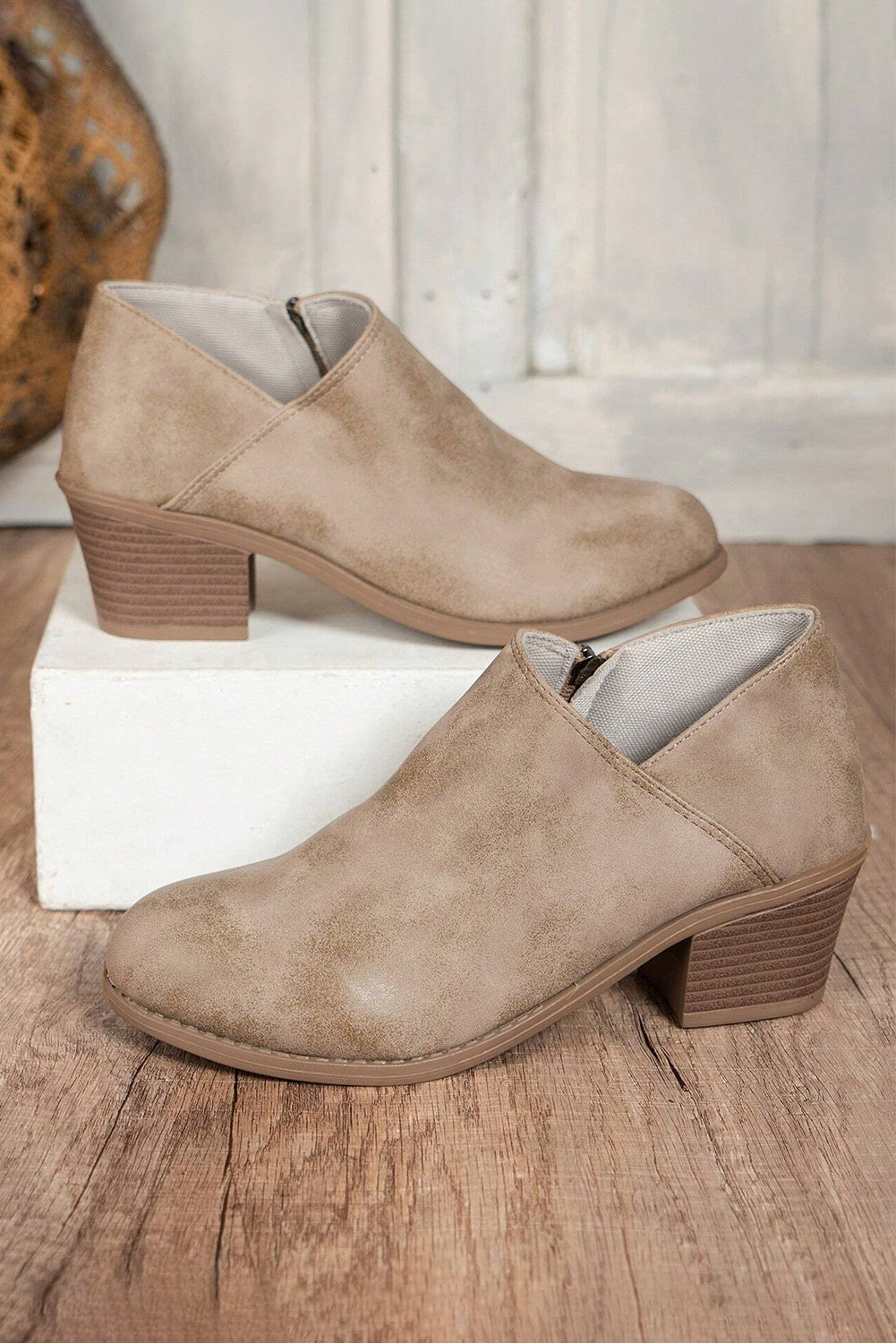 Tulip Opening Suede Ankle Boots