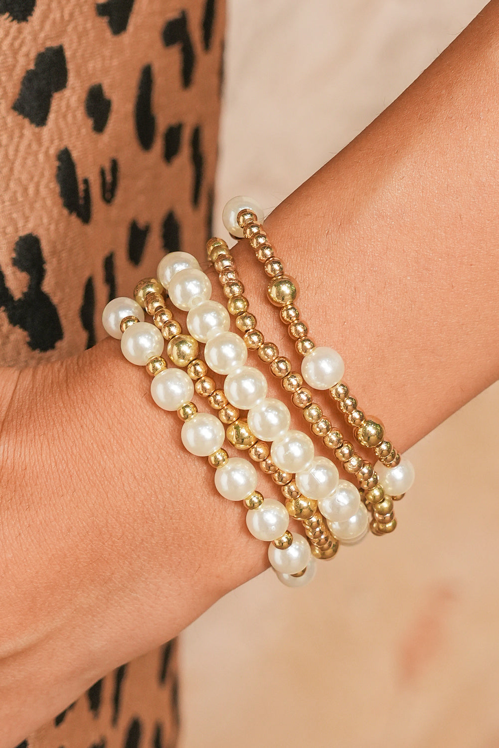 Bracelets multicouches en perles plaquées et décorées de perles croisées