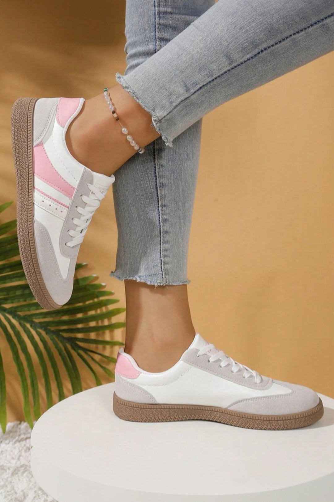 Fashionable Patchwork Lace Up Low Top Casual Flat Sneakers