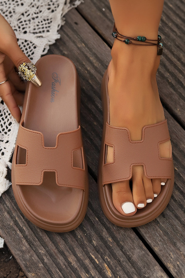Chaussons à plateforme à bout ouvert et découpes (taille petit, taille au-dessus) 