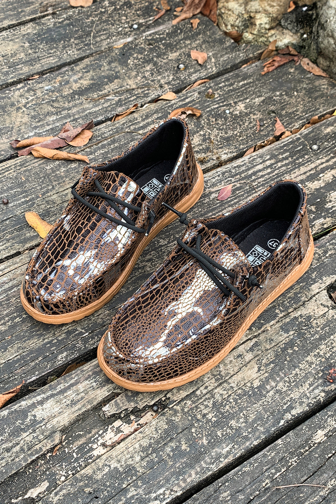 Sleek Snake Skin Print Lace-up Detail Comfort Loafer Shoes