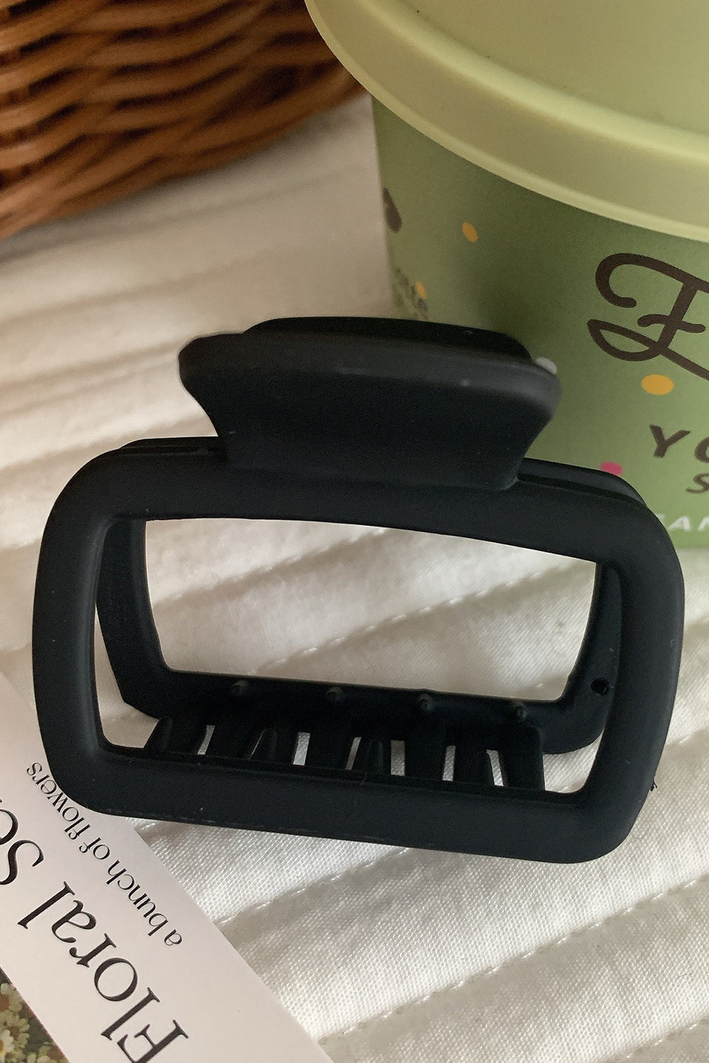 Pince à cheveux minimaliste givrée découpée