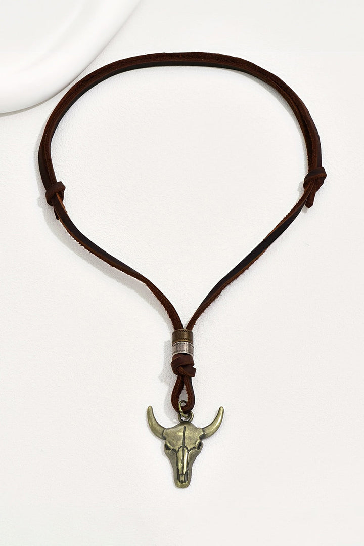 Collier avec pendentif tête de bœuf occidental