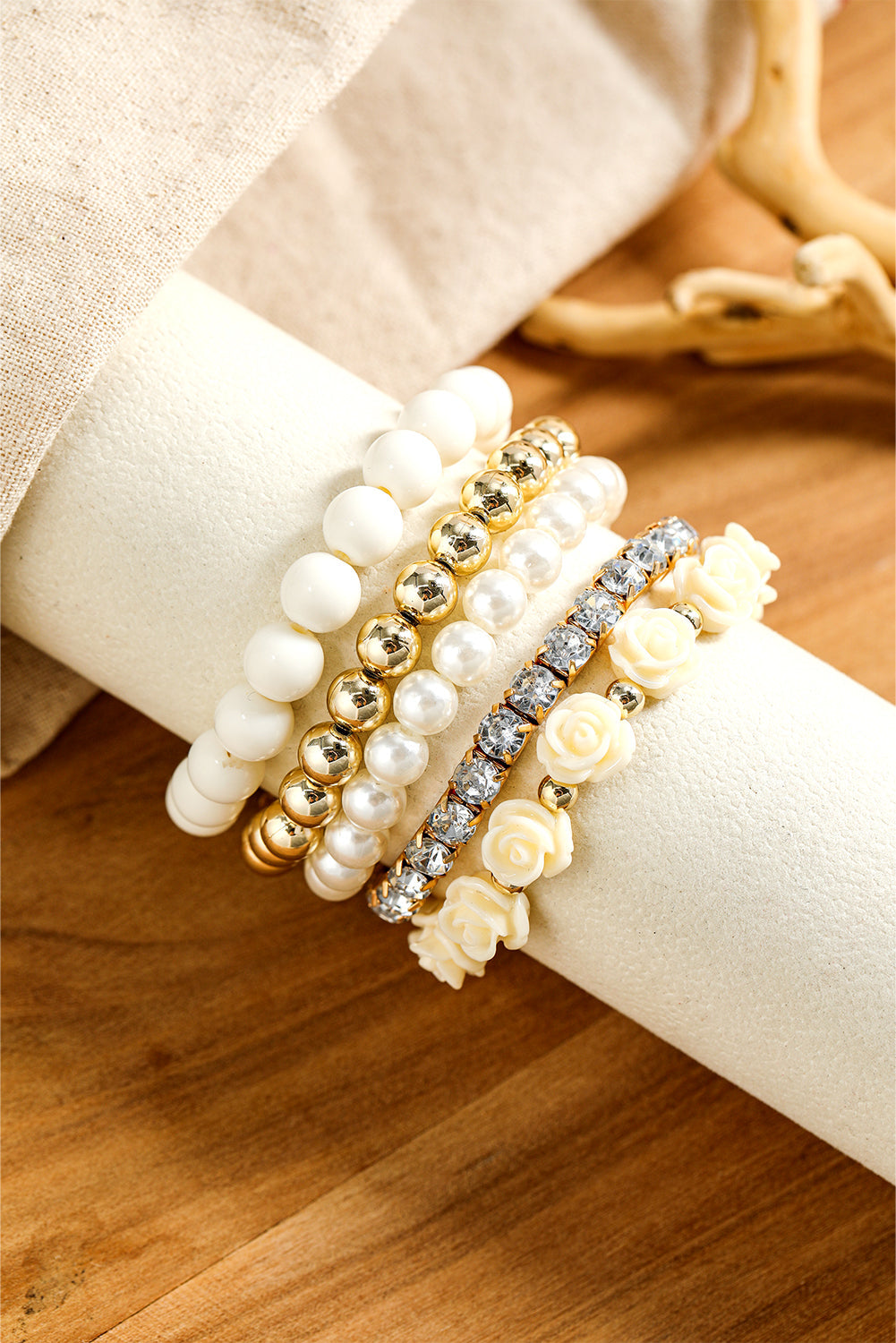 Mehrlagiges Armband-Set mit Blumen-Strassperlen