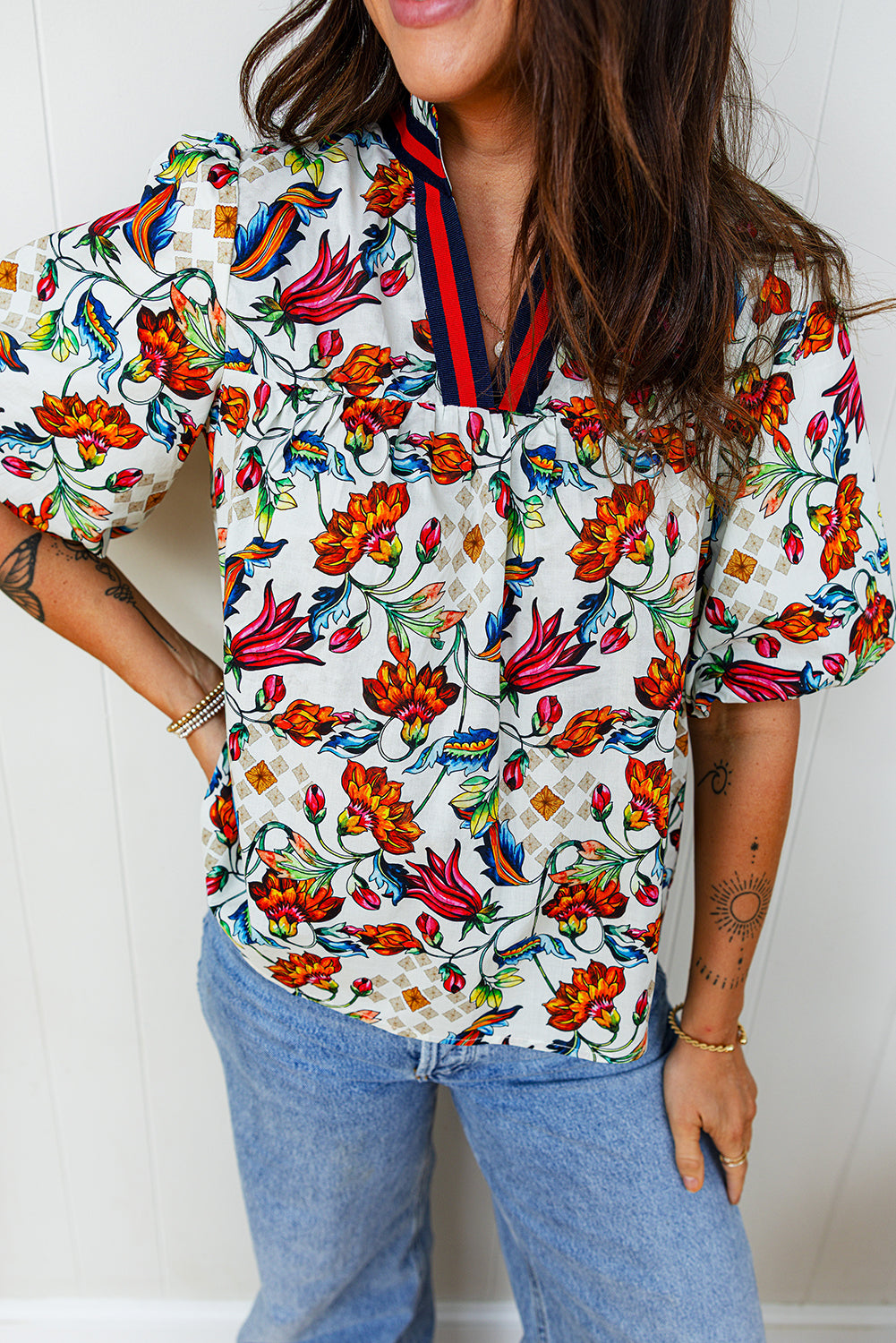 Contrasted V Neckline Floral Puff Short Sleeve Blouse