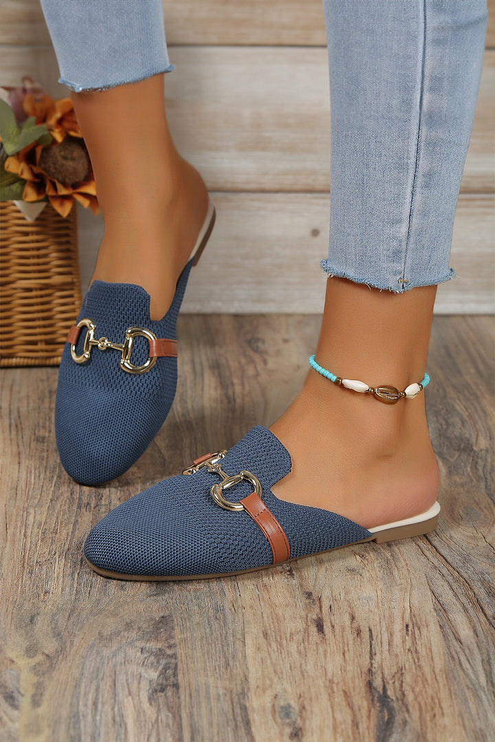 Slip-On-Flats mit Lederriemen und Schnallendekor