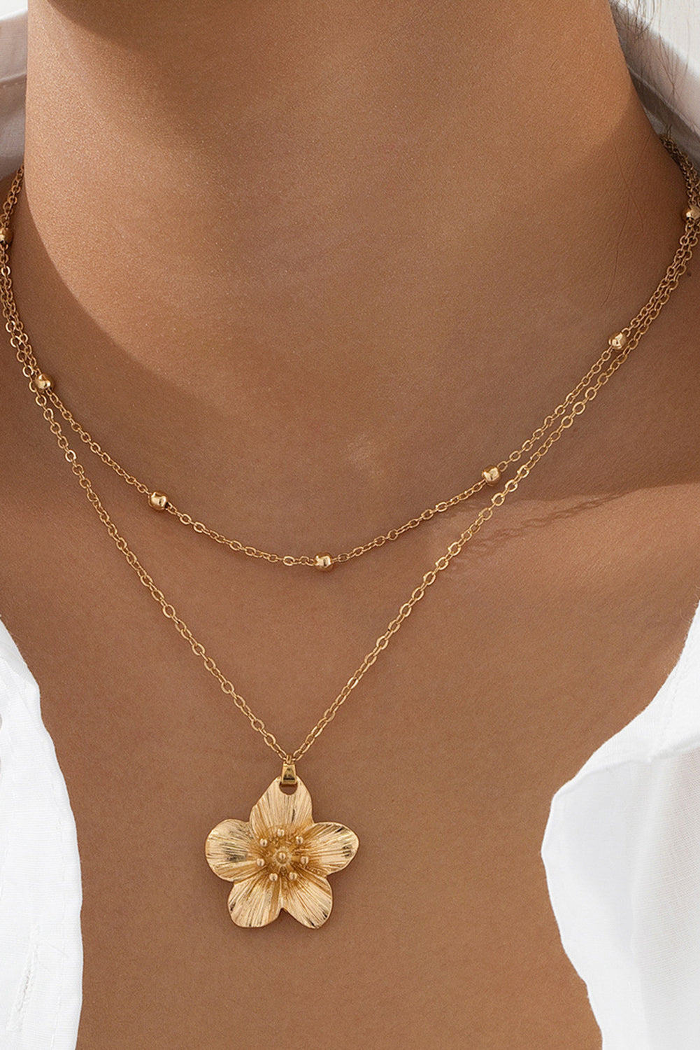 Collier double chaîne plaquée avec pendentif fleur et perles