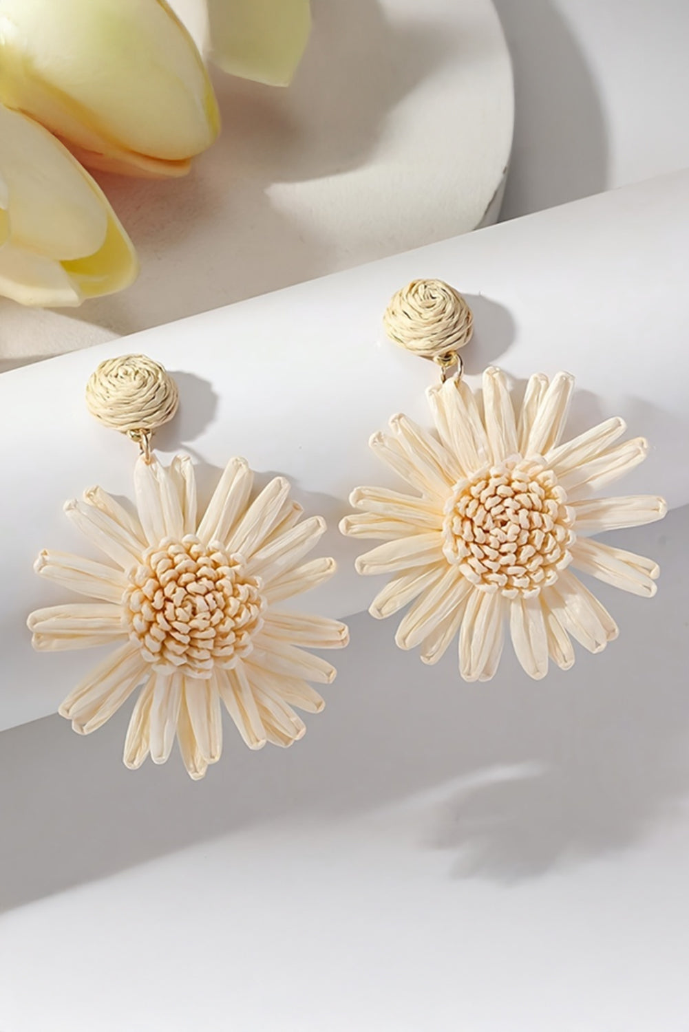 Boucles d'oreilles pendantes bohèmes en raphia crocheté tournesol