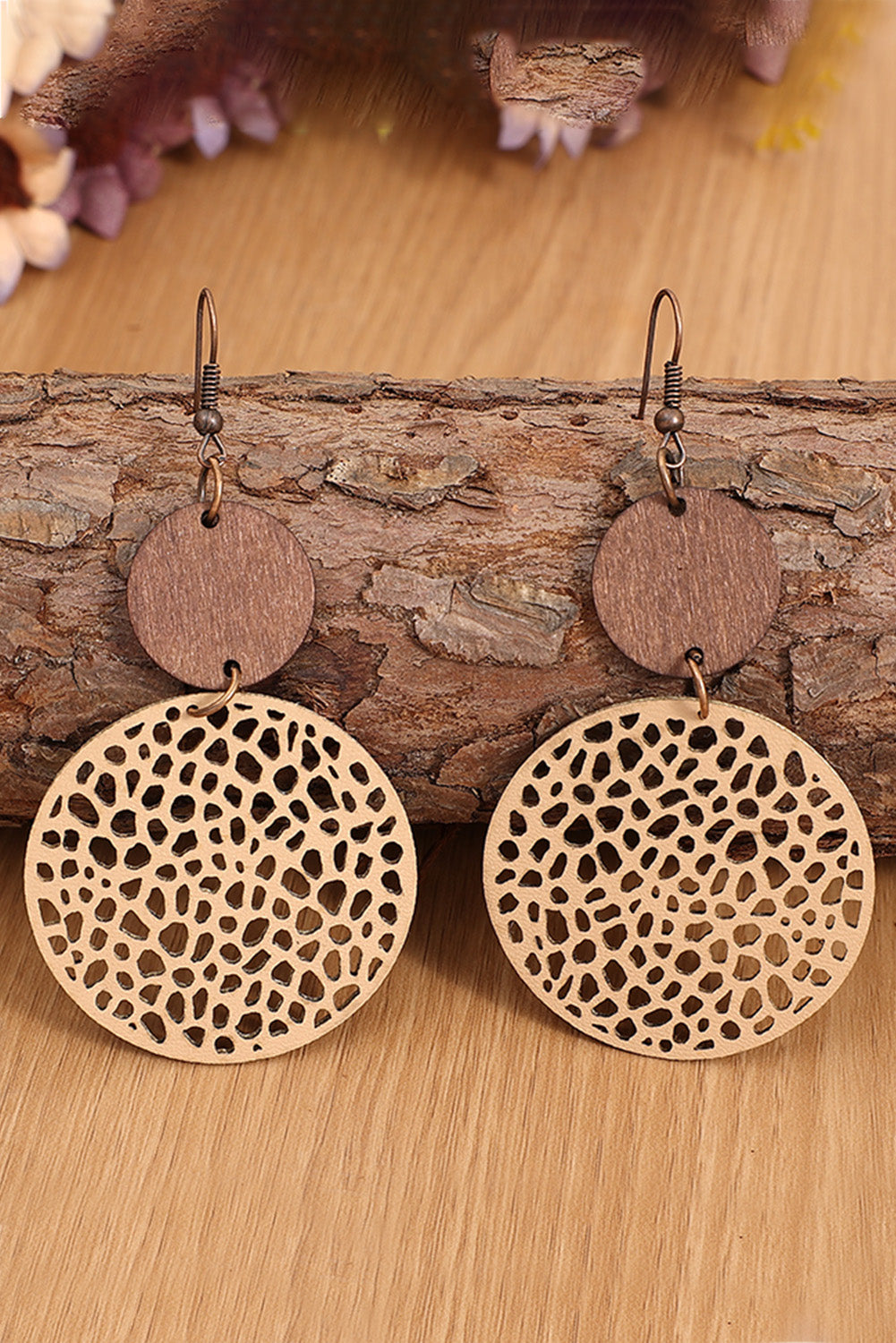 Boucles d'oreilles pendantes rondes en bois ajouré