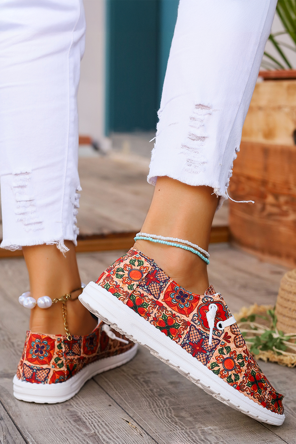 Flache Slipper mit Western-Print und Schnürung
