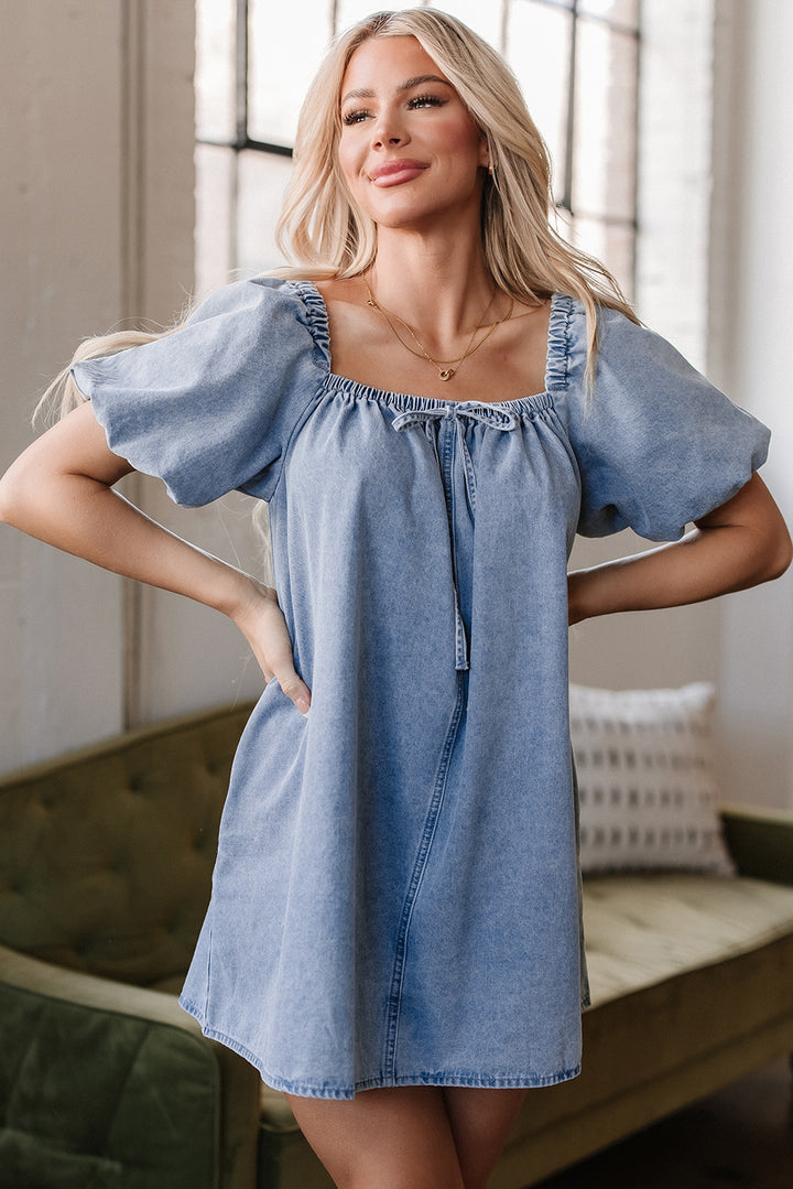 Robe babydoll en jean à manches bouffantes et col carré