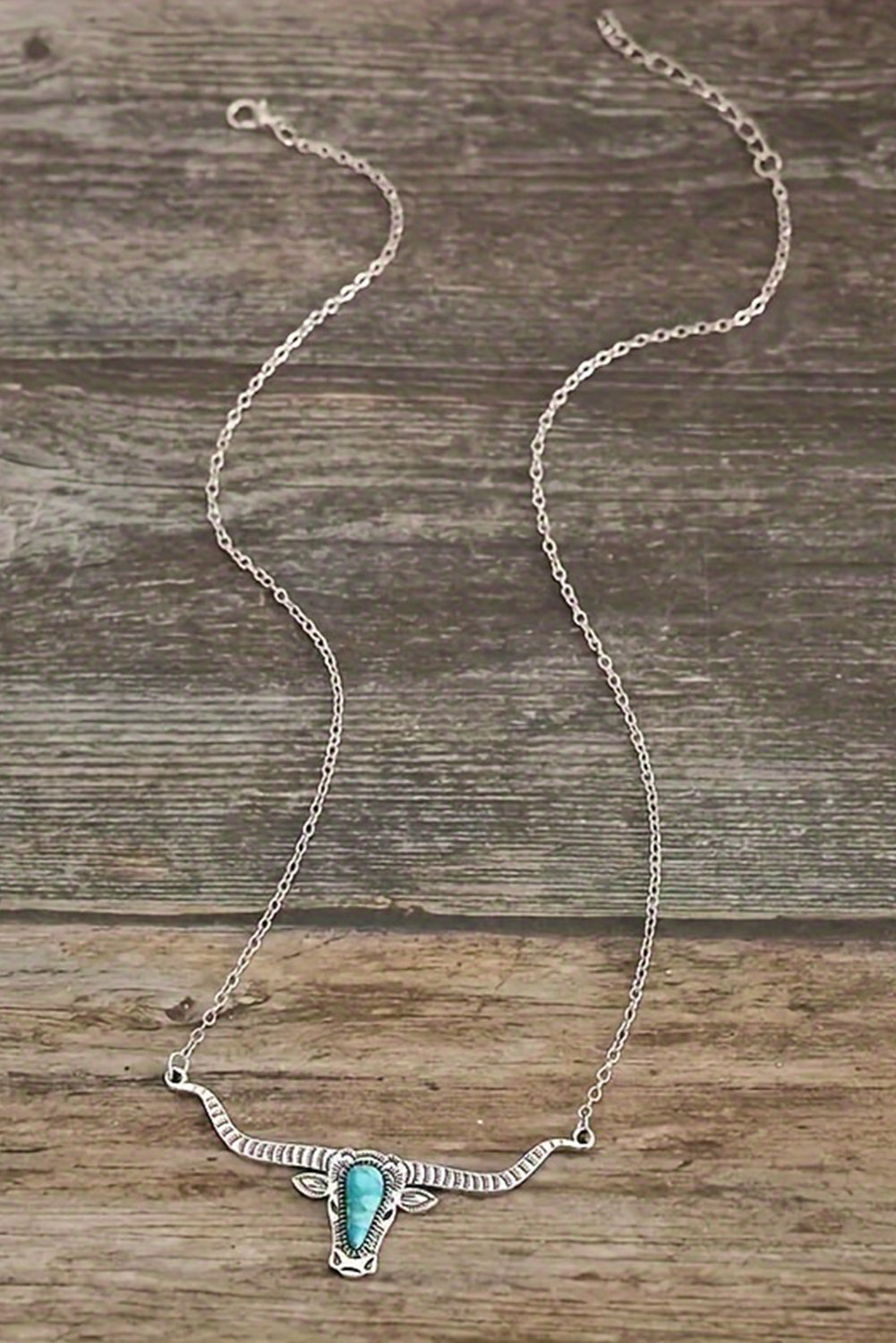 Collier chaîne avec pendentif tête de bœuf turquoise