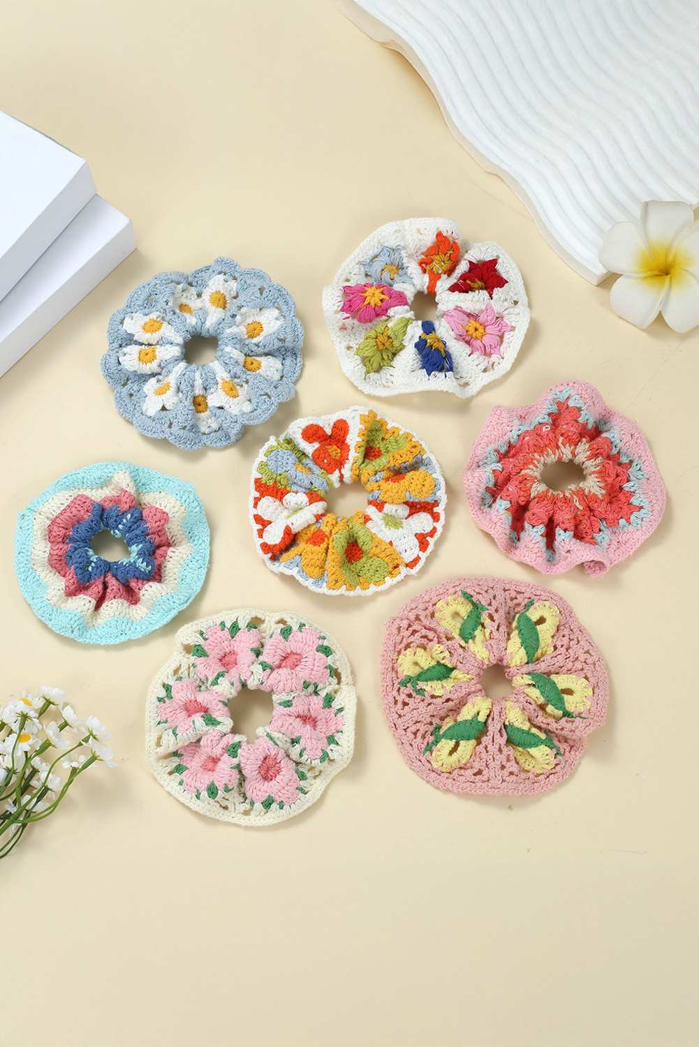 Chouchou à cheveux style bohème en crochet avec fleurs