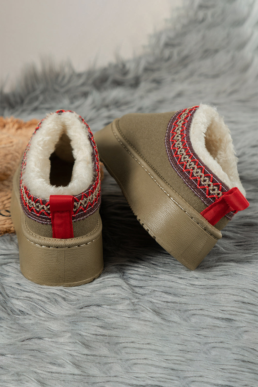 Schneestiefel aus Wildleder mit Kontrastmuster und Plüschfutter