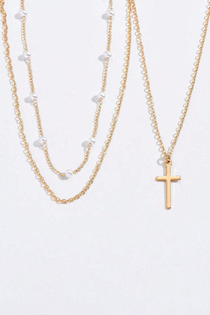 Collier à chaîne triple couche avec pendentif en croix plaqué et décor de perles