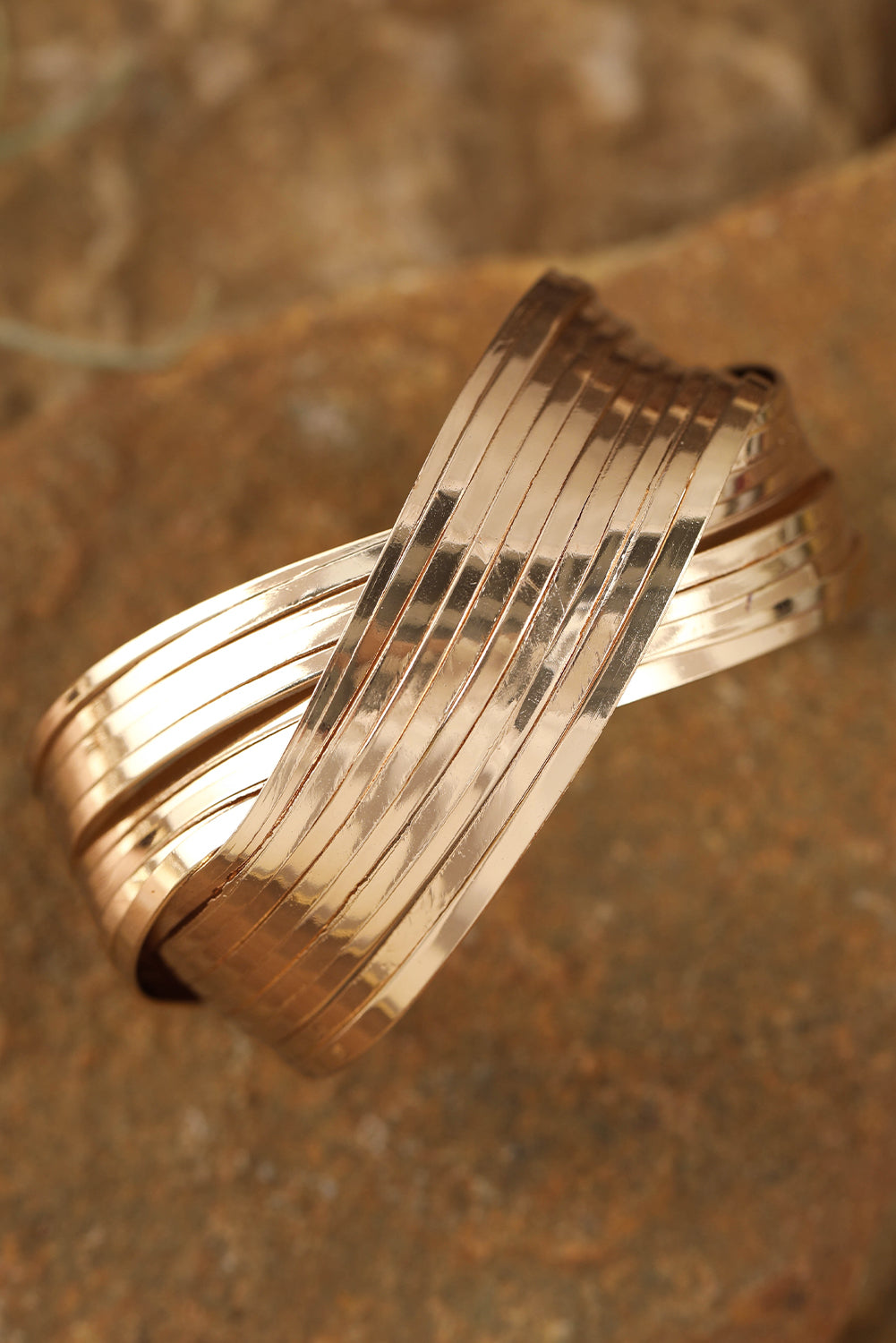 Strukturiertes Crossover-Armband aus Metall