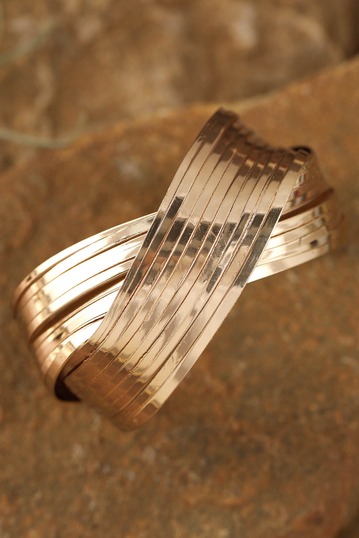 Strukturiertes Crossover-Armband aus Metall