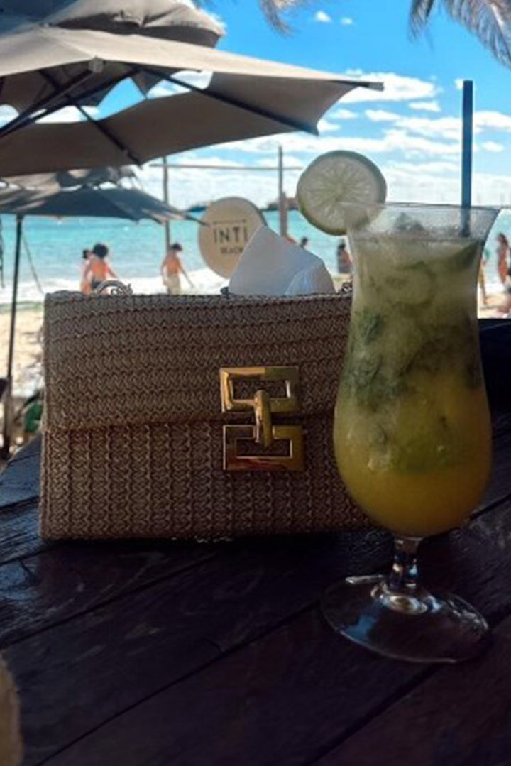 Sac à bandoulière minimaliste à rabat tressé et chaîne