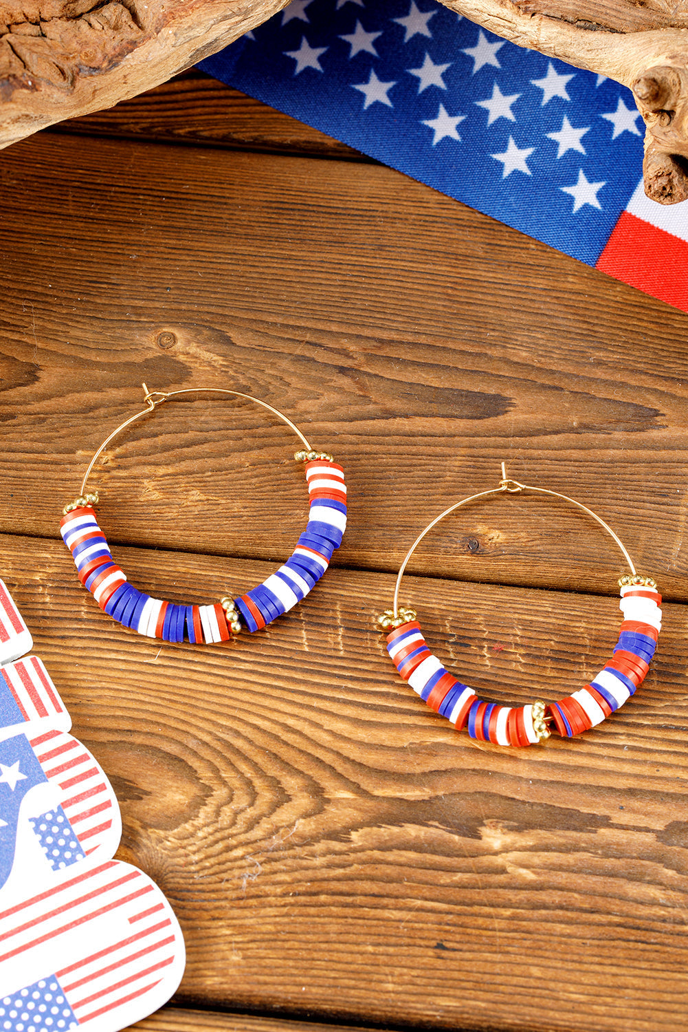 Boucles d'oreilles créoles à perles inspirées du drapeau américain