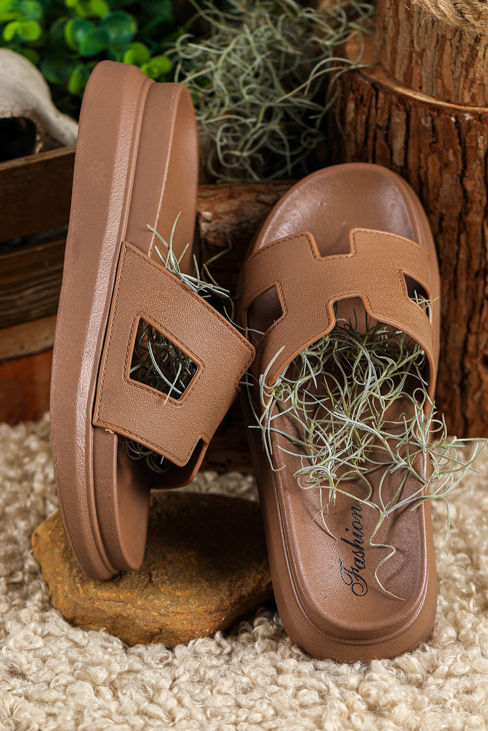 Chaussons à plateforme à bout ouvert et découpes (taille petit, taille au-dessus) 
