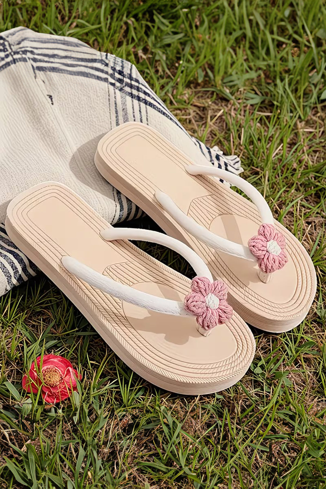 Corded Flower Vacation Casual Flip Flops