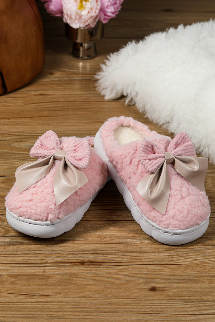 Chaussons d'hiver en peluche avec nœud contrasté (les couleurs des nœuds peuvent varier selon le lot)