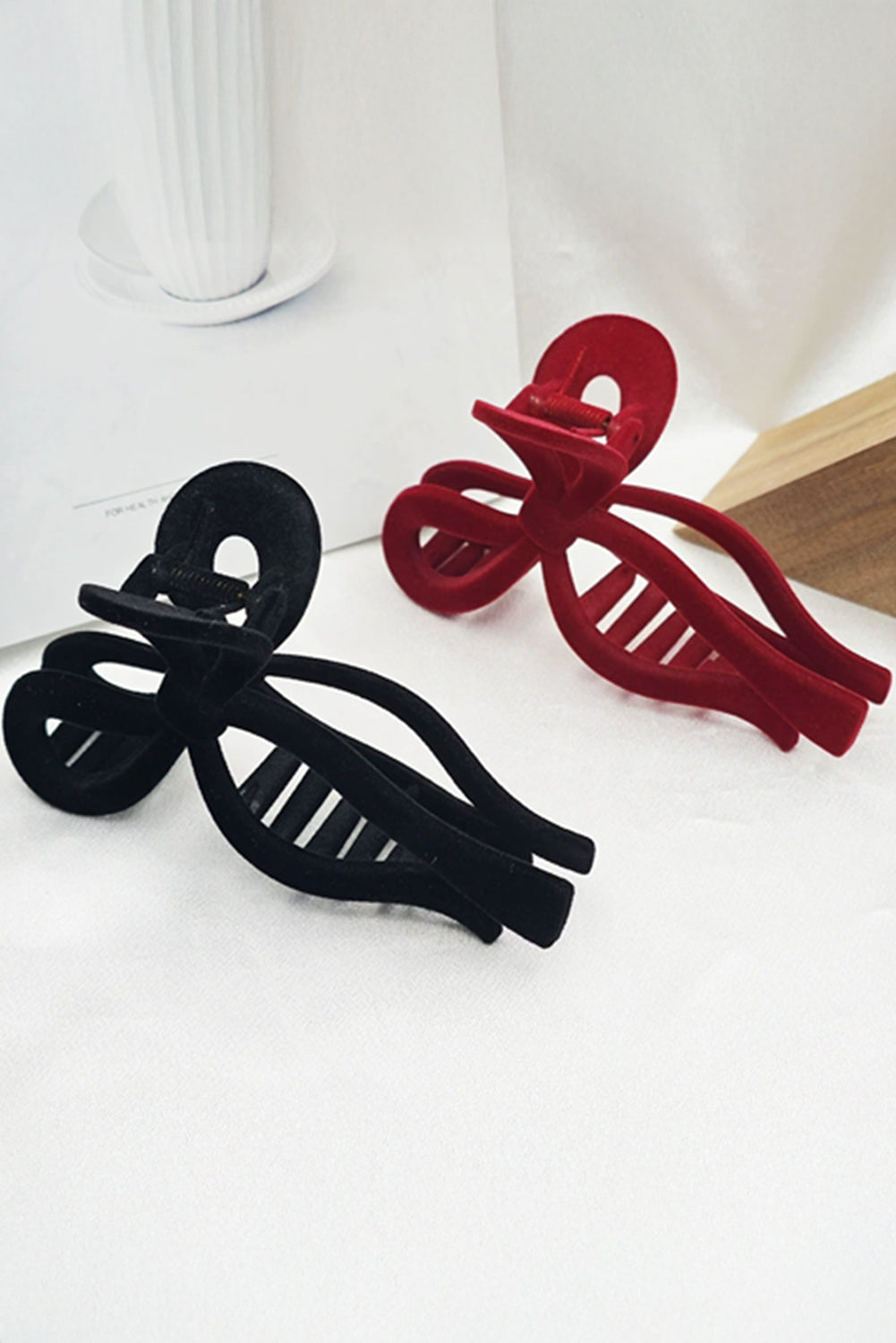 Velvet-Flocked Bow Shape Claw Clip