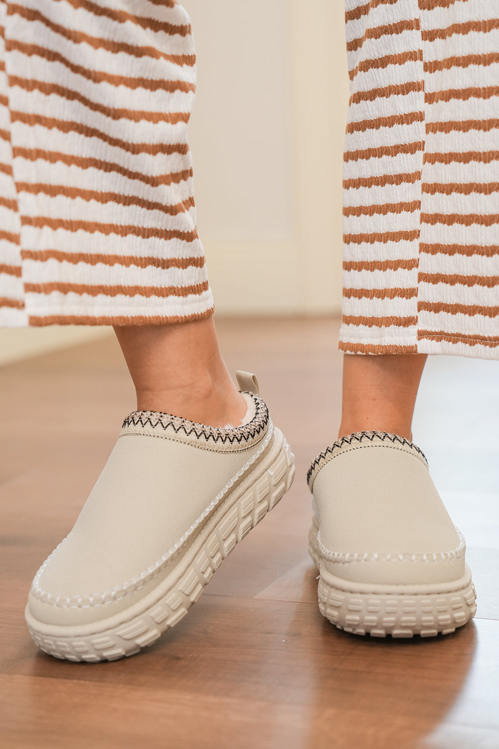 Contrast Stitch Detail Faux Suede PU Patchwork Plush Winter Clog Slippers