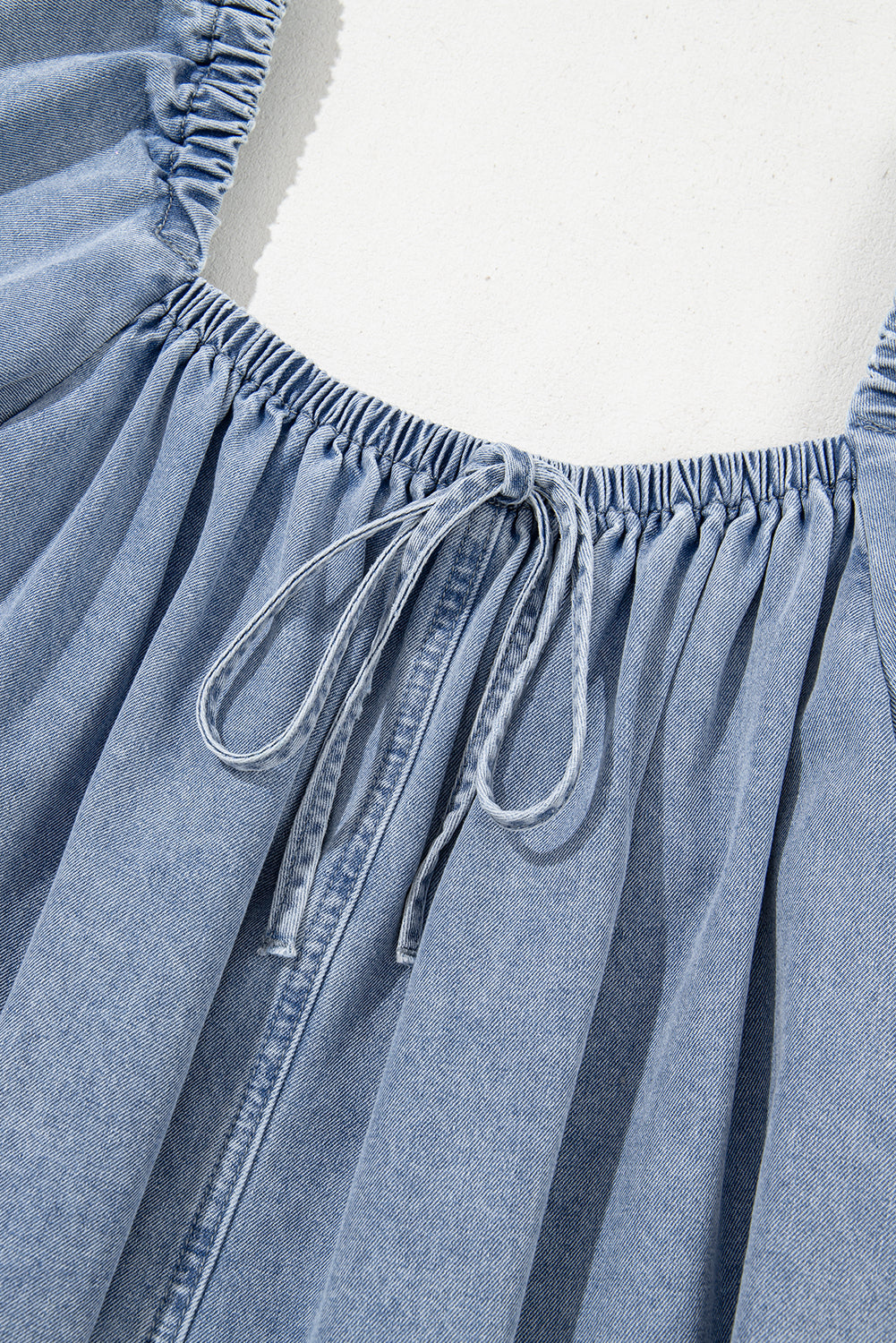 Robe babydoll en jean à manches bouffantes et col carré