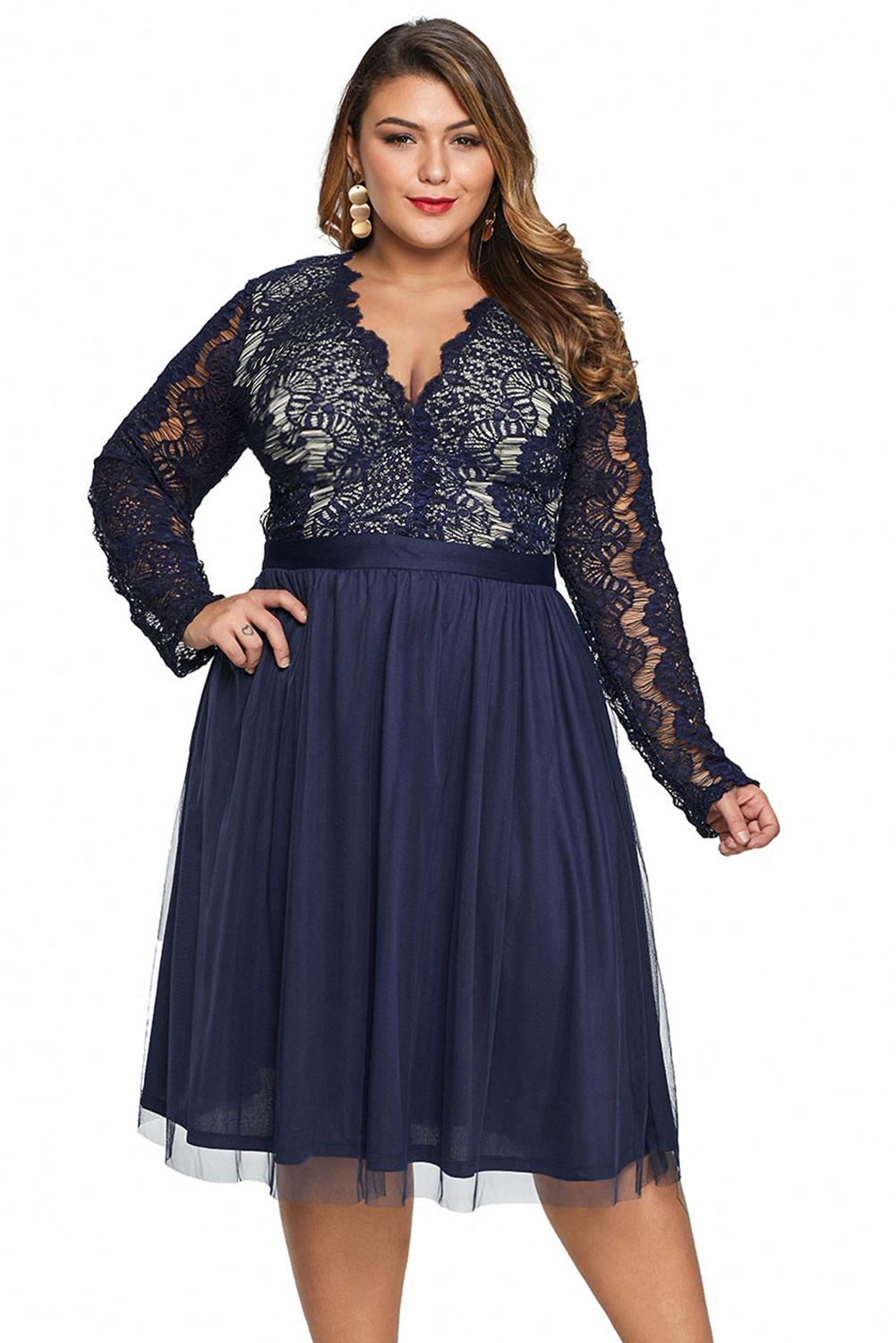 Robe mi-longue noire en tulle et dentelle à col festonné grande taille