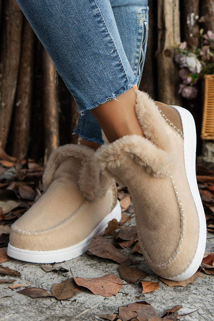 Wildleder-Fußkettchenstiefel mit Patchwork-Nähten und Plüschfutter