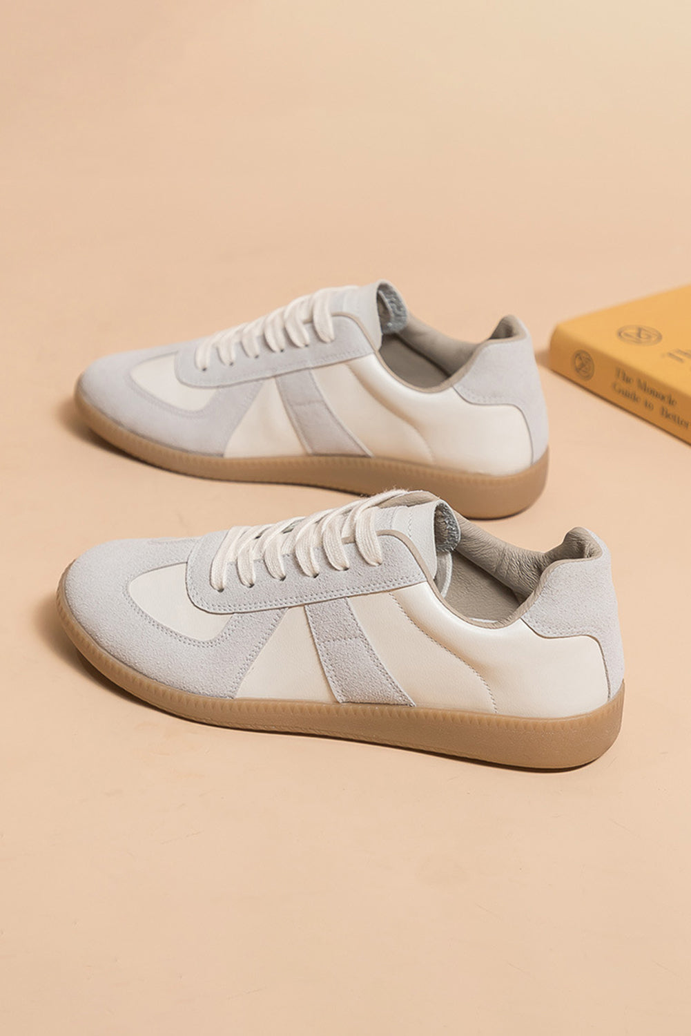 Flache Schnürschuhe aus PU-Leder und Wildleder mit Patches