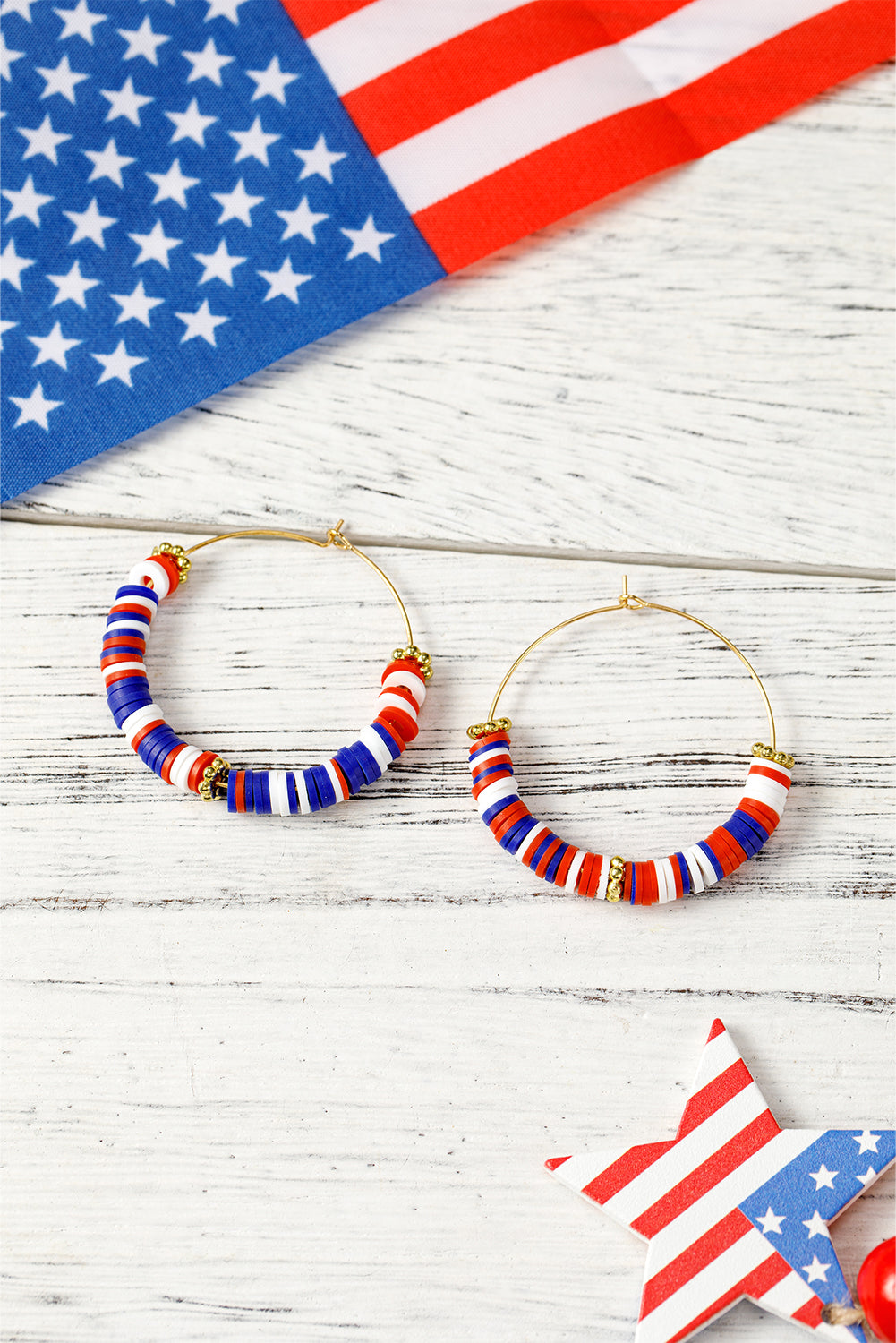 Boucles d'oreilles créoles à perles inspirées du drapeau américain