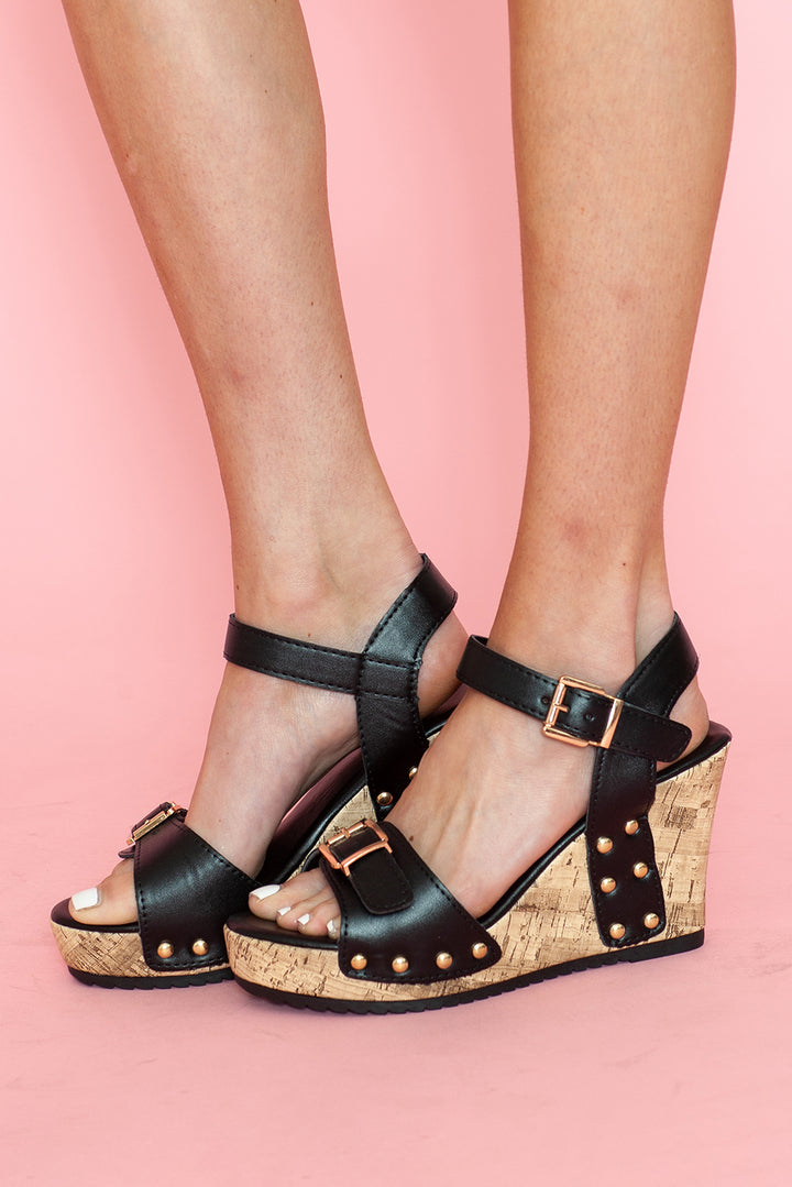 Sandales compensées à fermeture à boucle et rivet